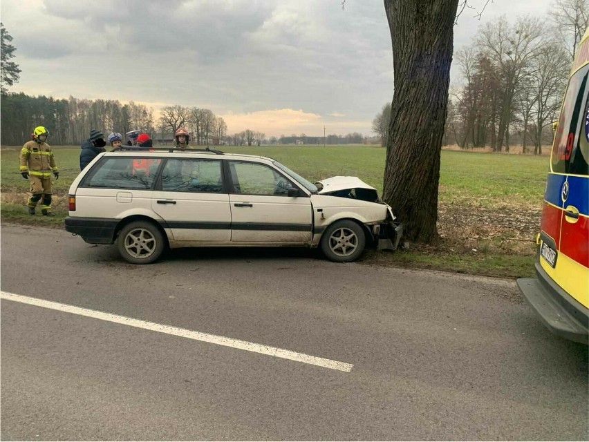 Kierowca samochodu osobowego marki volkswagen passat uderzył...