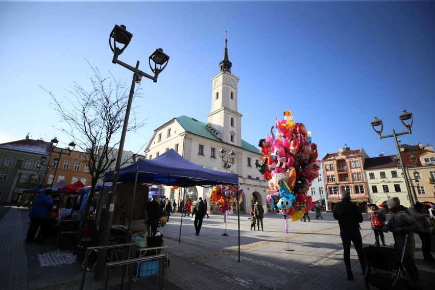 Zobacz kolejne zdjęcia. Przesuwaj zdjęcia w prawo - naciśnij...