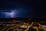 Dwa pożary od uderzeniach piorunów, podtopienia i powalone drzewa - duże straty po nocnej burzy w Świętokrzyskiem [ZDJĘCIA]