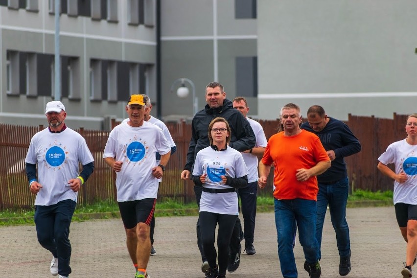 Kilkudziesięciu uczestników i kilkaset pokonanych kilometrów wokół szpitala. Bardzo udany 15 Onkobieg w Starachowicach. Zobacz zdjęcia