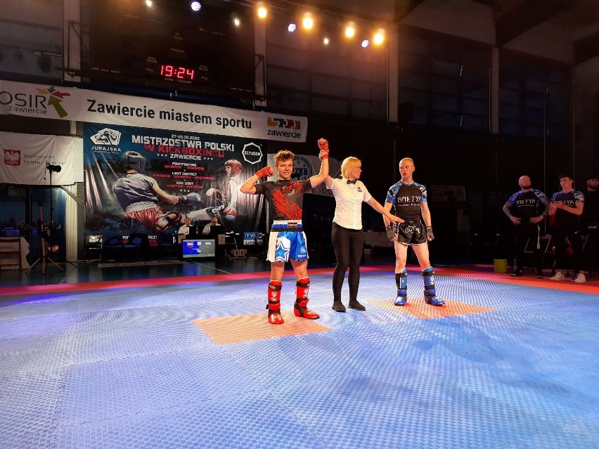 Kickboxing. Igor Bronowski z KSW Sokół Jarosław z medalem Mistrzostw Polski