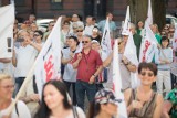 Protest pracowników budżetówki przed urzędem wojewódzkim [zdjęcia, wideo]