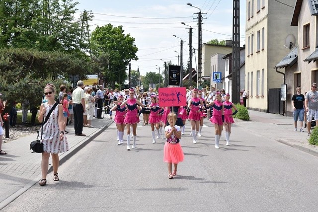 Były to orkiestry z Bysławia, Pruszcza, Śmiłowic, Świekatowa i Śliwic. Festiwal rozpoczęła msza święta, podczas której o oprawę muzyczną zadbała orkiestra dęta OSP ze Świekatowa. Po mszy, jak co roku orkiestry przemaszerowały do amfiteatru GOK, gdzie odbyło się oficjalne otwarcie i powitanie orkiestr, gości i mieszkańców.