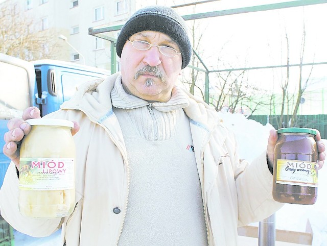 Jerzy Bartczak z Bukówka sprzedaje miód z własnej pasieki 