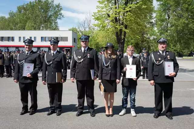 W Opolu obchodzono dziś wojewódzki Dzień Strażaka i 25-lecie powstania PSP. Z tej okazji nagrody i wyróżnienia otrzymali też laureaci plebiscytu Strażak Roku 2017 Opolszczyzny.