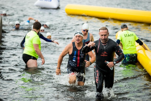 W weekend na ulicach naszego miasta rozgrywana była 8. edycja Enea Bydgoszcz Triathlon. Startowało blisko 4,5 tys. zawodowców i amatorów z całego świata. W niedzielę zawodnicy rywalizowali m.in. na dystansie 1/2 - dystans średni (1900 m pływania/90 km jazdy rowerem/22 km biegu) oraz 1/8 - dystans super krótki (475 m pływania/19 km jazdy rowerem/5,5 km biegu). Zobaczcie, jak przebiegały zawody drugiego dnia >>>>>>>>>>>