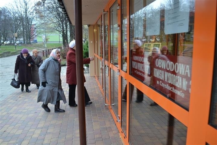 Wybory samorządowe 2014 Częstochowa: Lokale wyborcze otwarte bez zakłóceń [ZDJĘCIA]