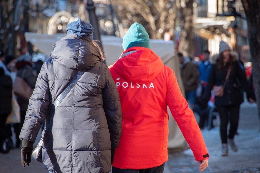 Skoki w Zakopanem. Pod Giewontem zrobiło się biało-czerwono. Kibice czekają na zawody 