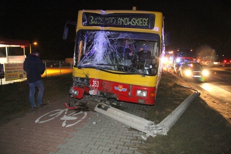 Kraksa autobusu na Tarnowskiej w Kielcach