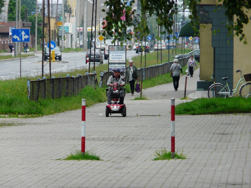 Pabianice w czasie pandemii koronawirusa - w sklepach maseczki i stoimy w kolejkach ZDJĘCIA