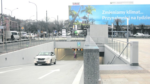 Parking przy muzeum powstał za publiczne pieniądze z myślą o mieszkańcach, a może posłużyć prywatnej inwestycji