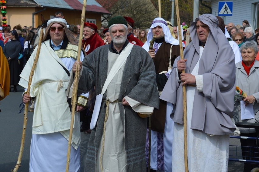 Niedziela Palmowa w Rudniku nad Sanem. Przez osła nie było wjazdu do Jerozolimy