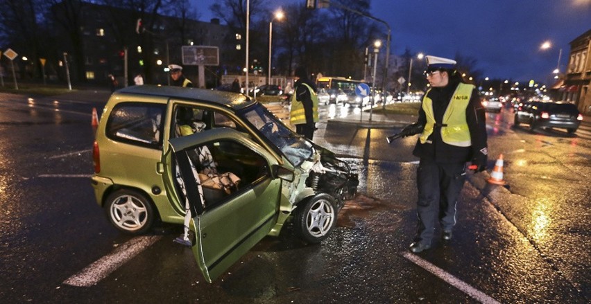 Do kraksy doszło się w poniedziałek, 12 grudnia, z samego...