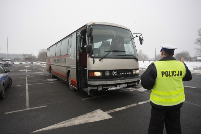 W części województw rozpoczęły się ferie zimowe - w Wielkopolsce będzie to dopiero od 25 stycznia, ale już można zgłaszać potrzebę kontrolowania autokarów wycieczkowych.