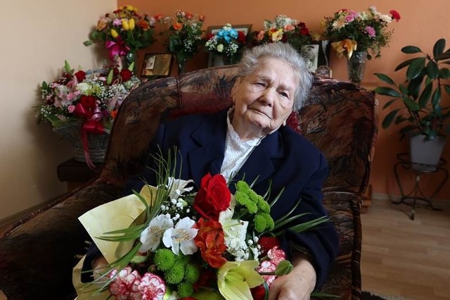 Pani Irenka z Bolmina w gminie Chęciny właśnie skończyła 100 lat! Wyjątkowy jubileusz świętowała w dużym gronie rodzinnym i przyjaciół.