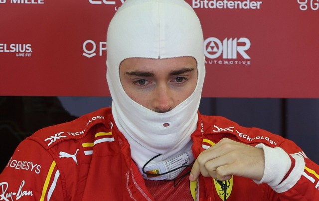 Charles Leclerc niepocieszony z powodu uszkodzenia swojego bolidu