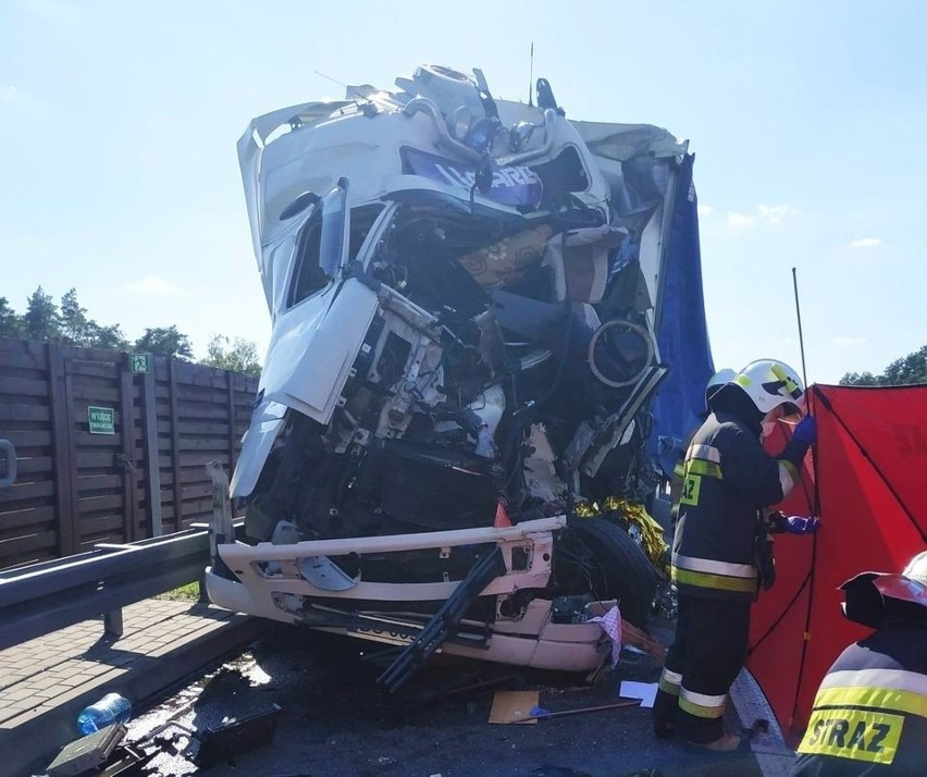 Tragiczny wypadek na A2. Zderzyły się trzy samochody, nie żyje mężczyzna