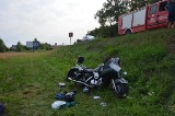 Sadykierz. Wypadek motocyklisty. Wezwano śmigłowiec Lotniczego Pogotowia Ratunkowego. 23.07.2021. Zdjęcia