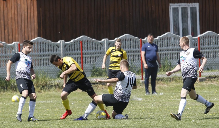 Herkules Trzebuska kontra Trzeboś derby w klasie B.