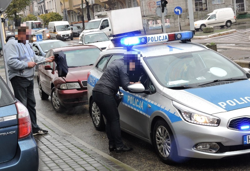 Zderzenie opla i audi w centrum Ostrołęki [ZDJĘCIA]