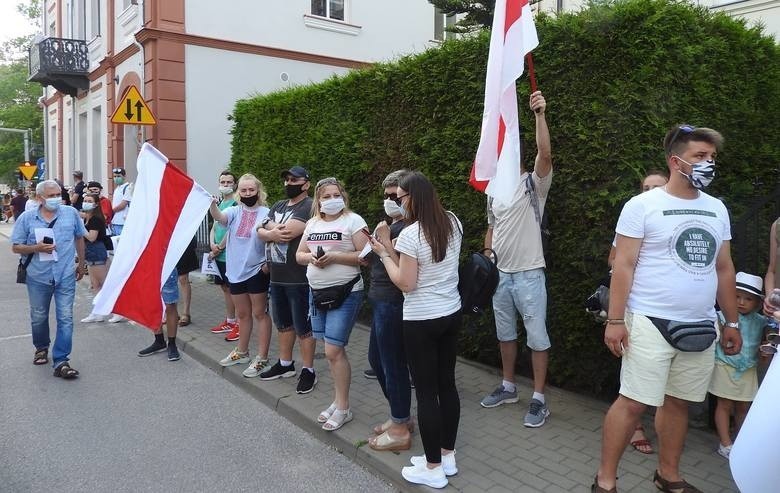 Tak wyglądał protest przed konsulatem Białorusi w...