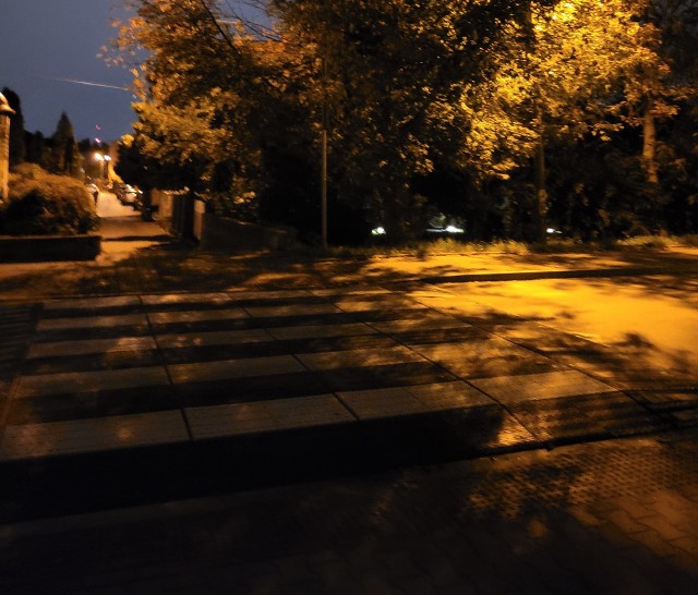 Niedoświetlone przejście dla pieszych przy ul. Jodłowej