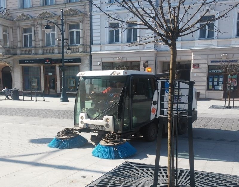 Zamiatarka czyściła wczoraj ul. Piotrkowską...