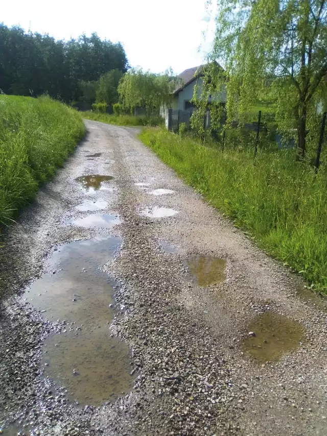 Tak wygląda droga do osiedla na przysiółku Wola w Dobranowicach