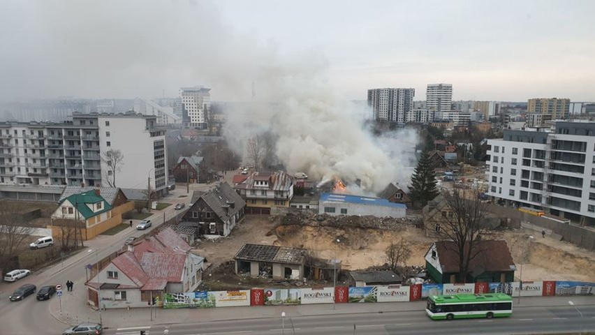 Pożar drewnianego domu w pobliżu ulicy Bema w Białymstoku