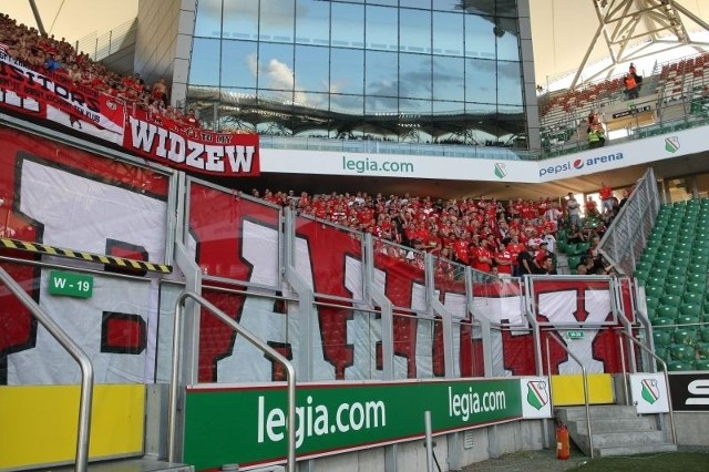Fani Widzewa wspierali zespół z Łodzi w Warszawie