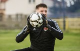 Wojciech Małecki, były bramkarz Korony Kielce, odnosi sukcesy w branży sprzętu sportowego. Teraz stworzył piłkę do gry [ZDJĘCIA]