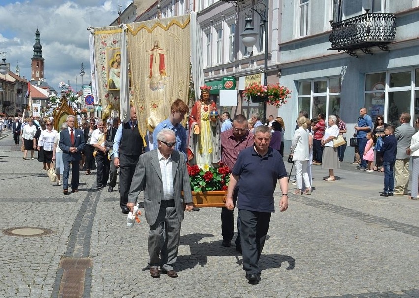 Największa procesja, na której czele szedł biskup radomski...
