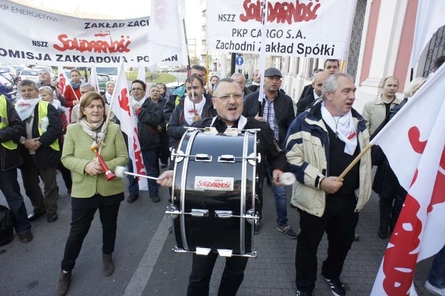 POSUM w Poznaniu: Związkowcy protestowali przed Urzędem Miasta