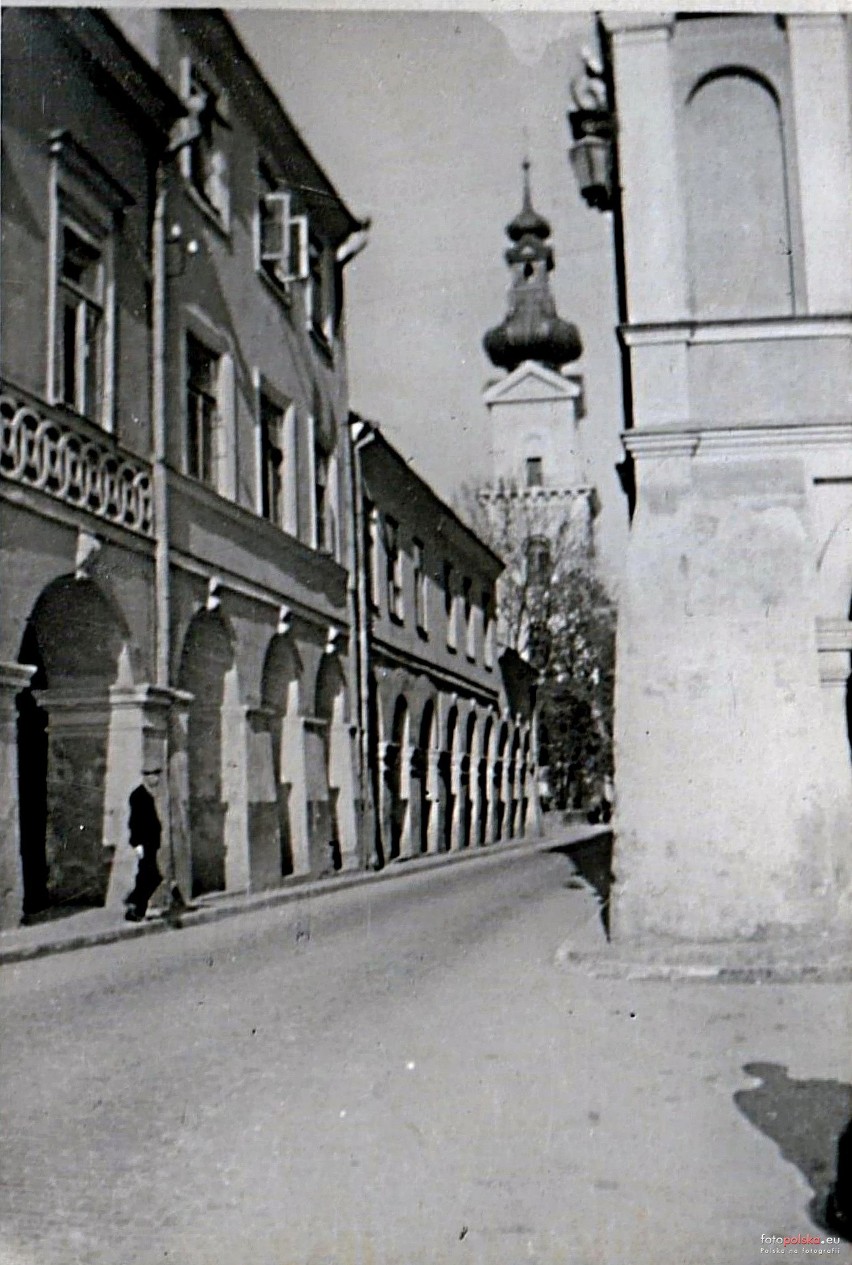 Południowa arteria Rynku Wielkiego w Zamościu. Jak w obiektywie wyglądała Ul. Stanisława Staszica na początku XX wieku? Zobacz zdjęcia 