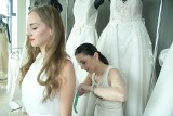 Finalistki Miss Ziemi Świętokrzyskiej 2017 w salonie Promariage mierzyły suknie na galę 