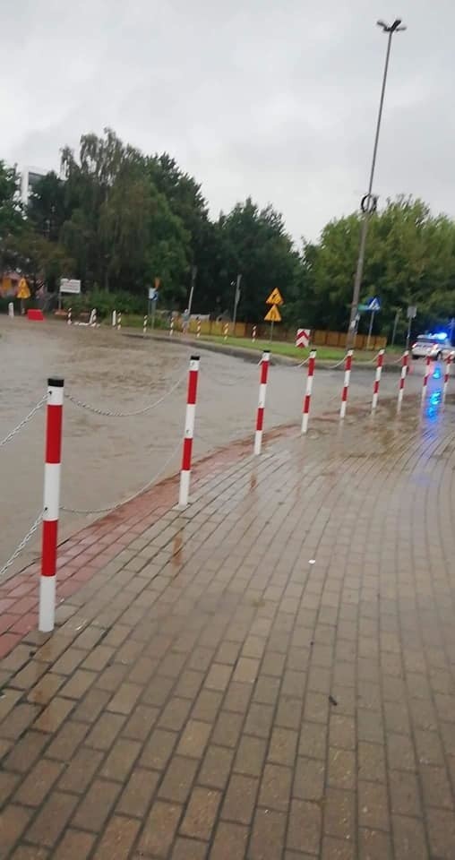 Ulewa w Białymstoku 21.08.2019. Obfity deszcz sparaliżował...