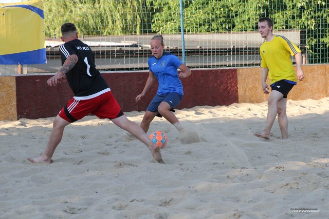 Na Basenie Letnim na Szczecińskiej w Kielcach wystartował 4 turniej plażowych trójek piłkarskich Lotto Cup.