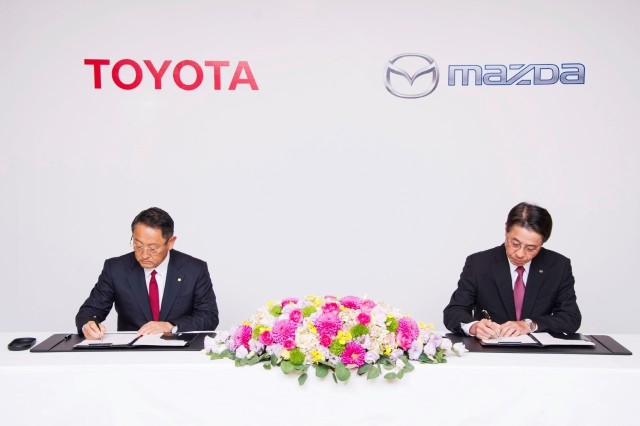Toyota Motor Corporation i Mazda Motor Corporation zawarły umowę o partnerstwie biznesowym i kapitałowym, która pozwoli rozszerzyć i zacieśnić dotychczasową współpracę.Fot. Toyota