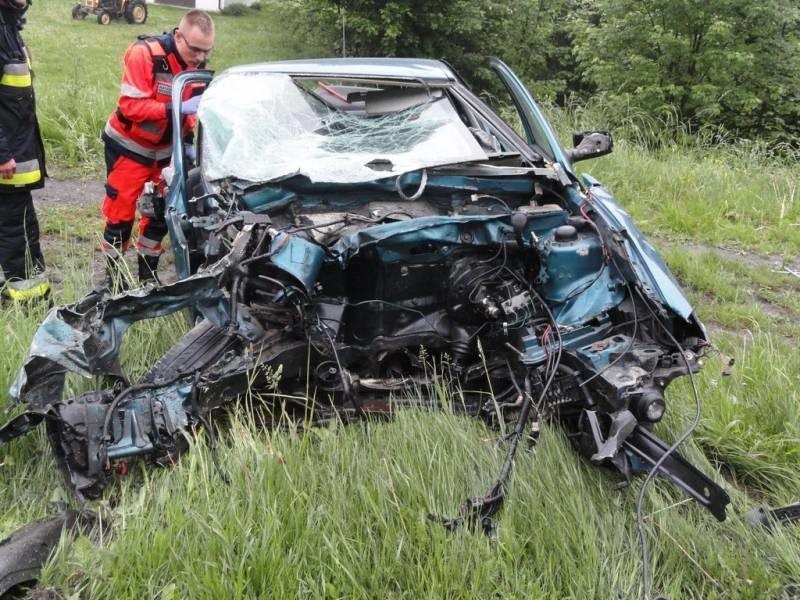 DK 75. Nowa Wieś. Zderzenie osobówki z autobusem. Jedna osoba w szpitalu