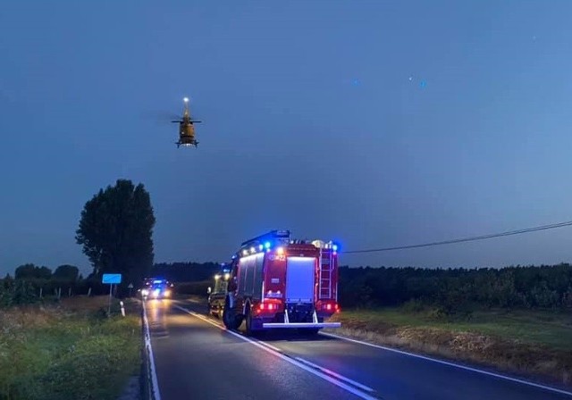 Do wypadku doszło około godziny 3. w nocy na drodze wojewódzkiej w miejscowości Głudna. Rannego pieszego do szpitala przetransportowało Lotnicze Pogotowie Ratunkowe.