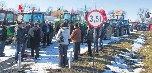 Po krótkiej odprawie, kilkadziesiąt ciągników ruszyło z Krąpiela do Recza.