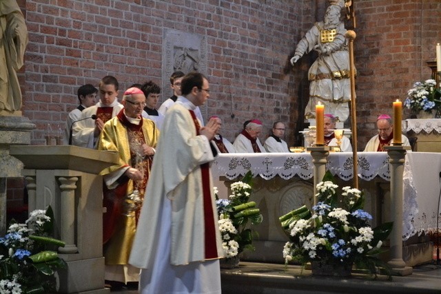 Biskup Jan Wieczorek świętował w sanktuarium w Rudach swoje 80 urodziny [ZDJĘCIA]