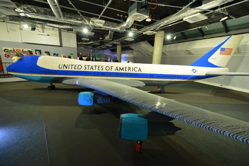 Składający się z miliona klocków model Boeinga 747 -...
