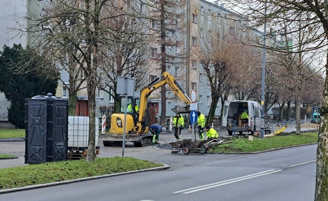 W Raciborzu rozpoczęły się prace związane z przebudową chodnika przy ulicy Słowackiego. Powstanie tam także ścieżka dla rowerzystówZobacz kolejne zdjęcia/plansze. Przesuwaj zdjęcia w prawo naciśnij strzałkę lub przycisk NASTĘPNE