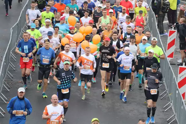 Imponująco prezentuje się trasa łódzkiego maratonu. Tak było równo rok temu...