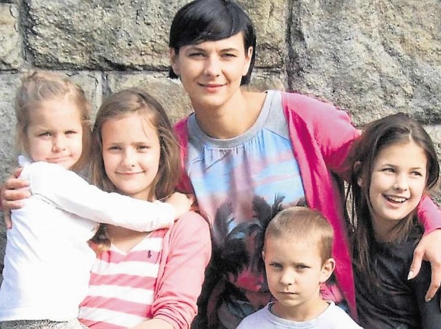 Magda Obajtek z dziećmi