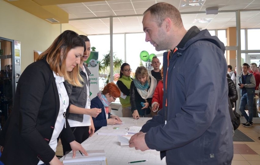 II Powiatowe Targi Edukacji i Pracy w Tucholi [zdjęcia]