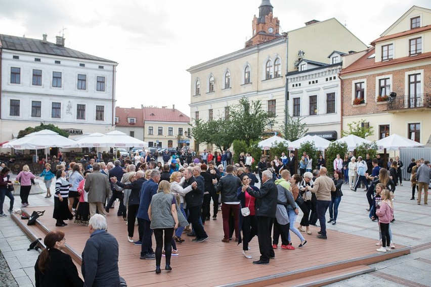 Letnie potańcówki wróciły do Tarnowa [ZDJĘCIA]