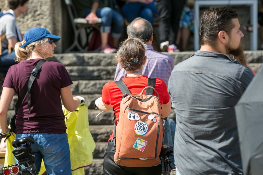 Kraków. Odbyła się publiczna dyskusja na temat wpływu działań Kościoła katolickiego na życie kobiet [ZDJĘCIA]