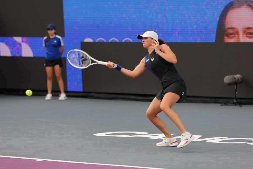 Kolejny sukces polskiej tenisistki. Iga Świątek wygrała z Coco Gauff i zapewniła sobie awans do półfinału WTA Finals w Cancun ZDJĘCIA